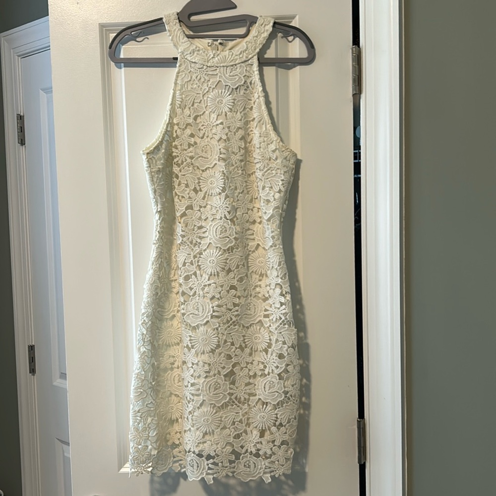 White lace fitted dress